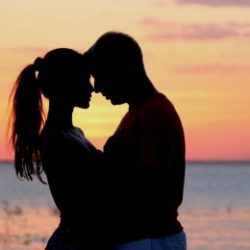 Пара ищет девушку в Тольятти для секса втроем
